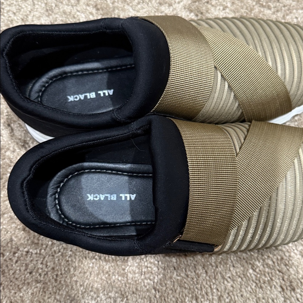 All Black Stylish women’s Black and gold Slip-On Sneakers - Picture 4 of 6
